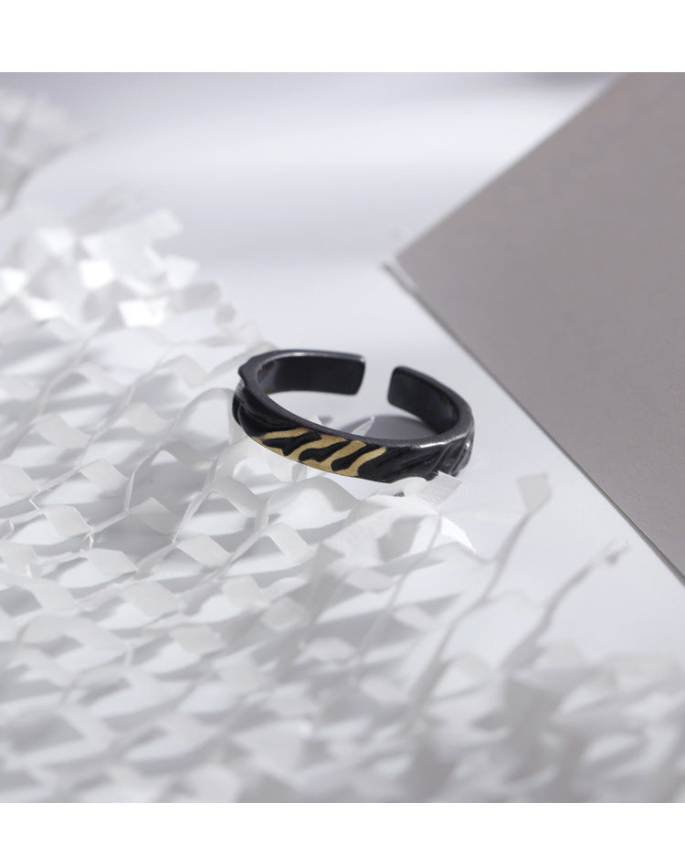 Hidden gold ring men's fashionable dark style personalized ring with black gold texture and open mouth men's single ring