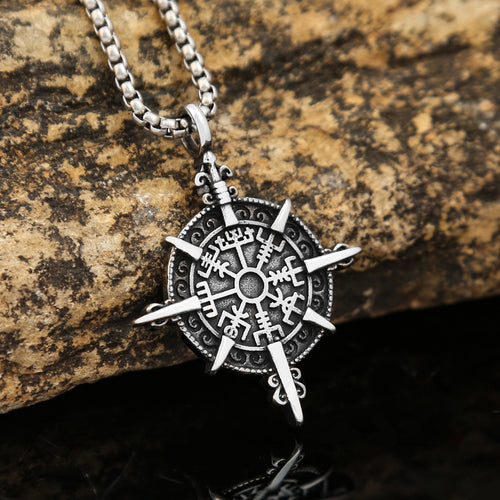 A niche high-end titanium steel men's necklace