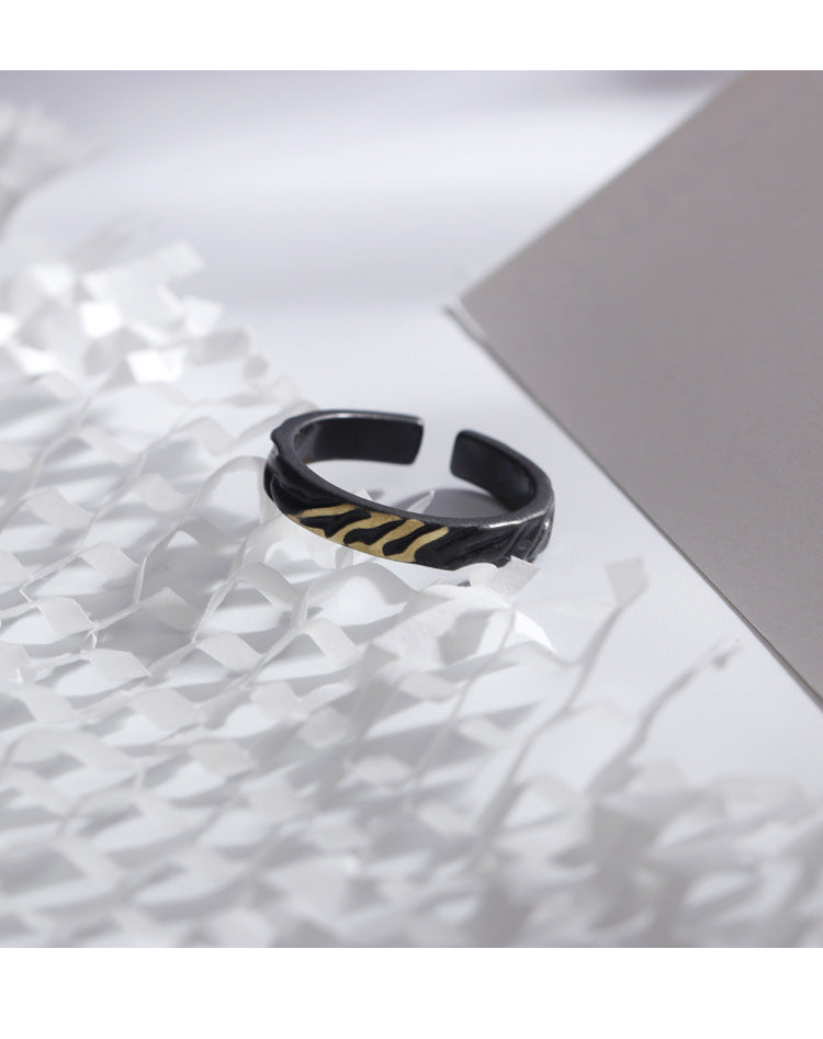 Hidden gold ring men's fashionable dark style personalized ring with black gold texture and open mouth men's single ring